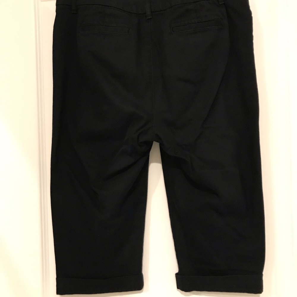 St. John’s Bay Size 10 Black Capri Pants